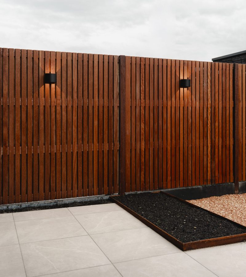 Moderne achtertuin Amersfoort schutting